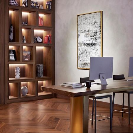 Movenpick Jumeirah Village Triangle Dubaj Zewnętrze zdjęcie The library at the hotel