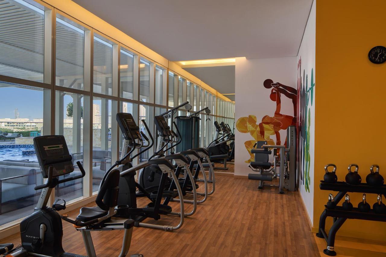 Movenpick Jumeirah Village Triangle Dubaj Zewnętrze zdjęcie The gym at the hotel