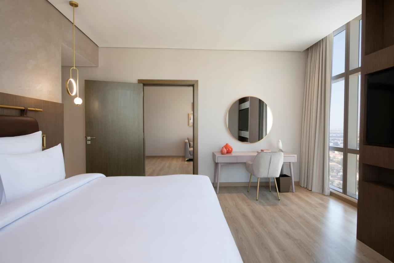 Movenpick Jumeirah Village Triangle Dubaj Zewnętrze zdjęcie A bedroom at the hotel