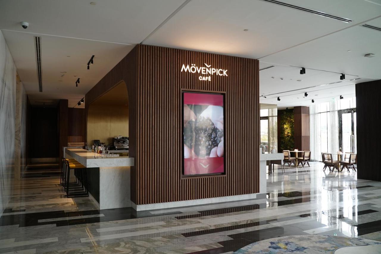 Movenpick Jumeirah Village Triangle Dubaj Zewnętrze zdjęcie Mövenpick Café in the lobby of the Kempinski Hotel, Amman, Jordan