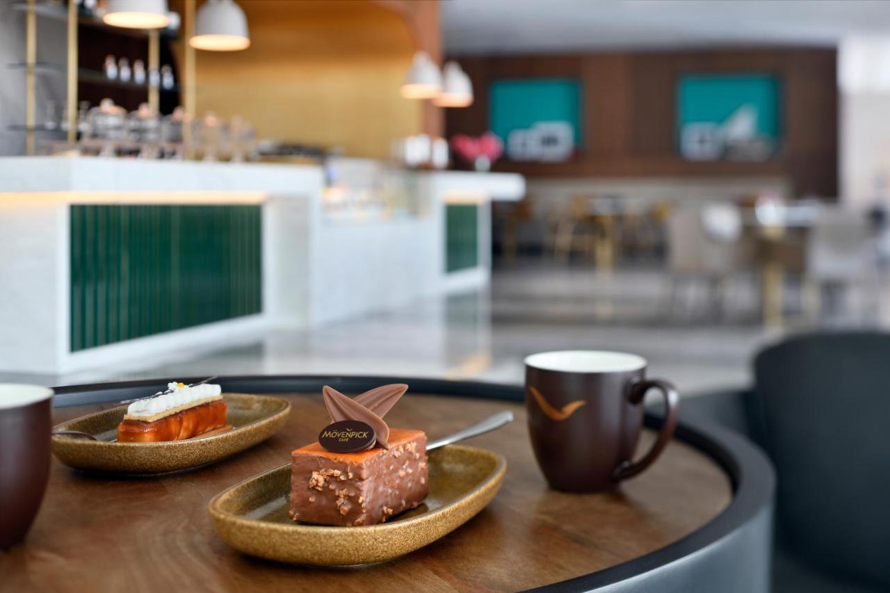 Movenpick Jumeirah Village Triangle Dubaj Zewnętrze zdjęcie The Lounge at London Heathrow Airport