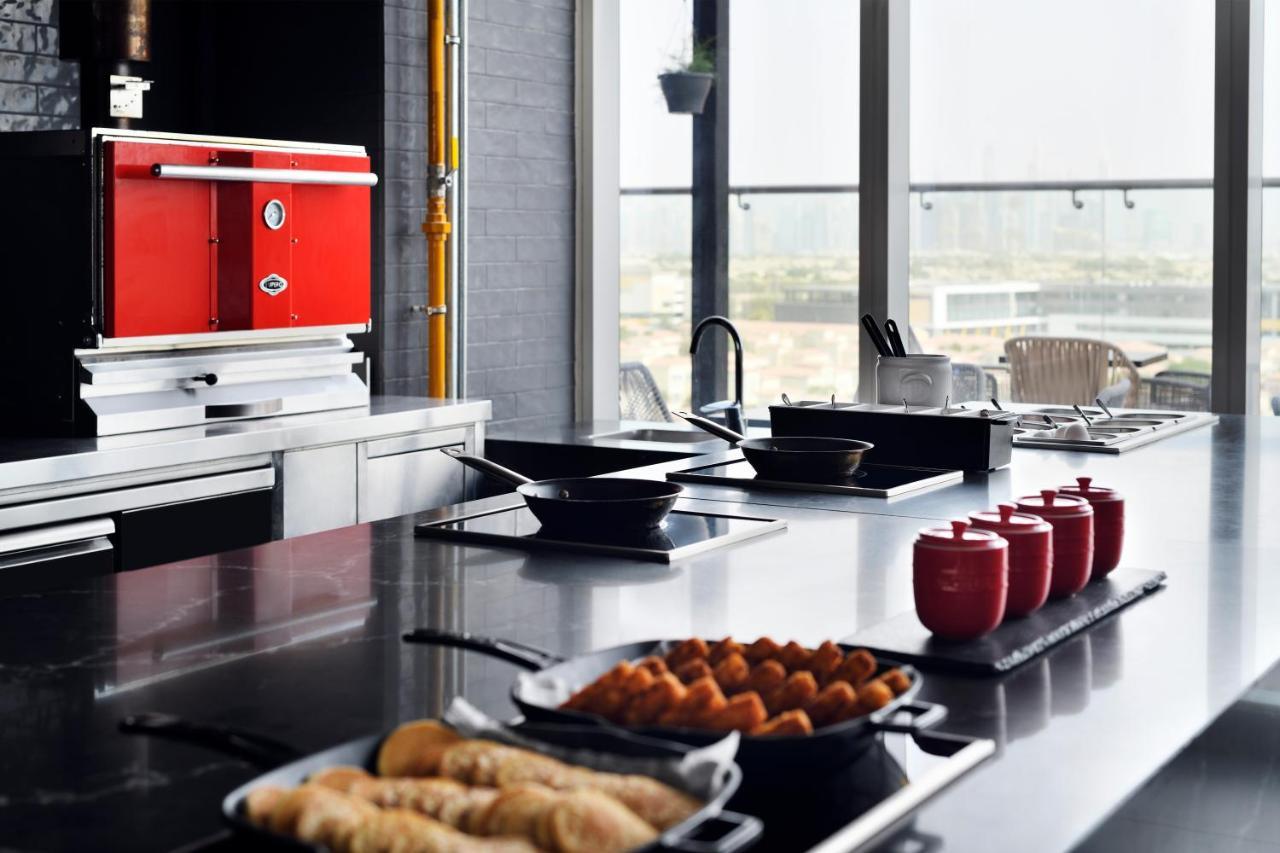 Movenpick Jumeirah Village Triangle Dubaj Zewnętrze zdjęcie A commercial kitchen