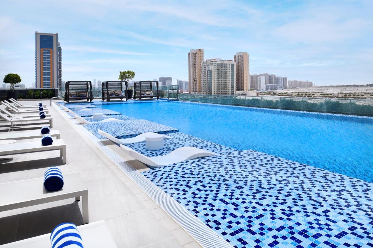 Movenpick Jumeirah Village Triangle Dubaj Zewnętrze zdjęcie Rooftop pool