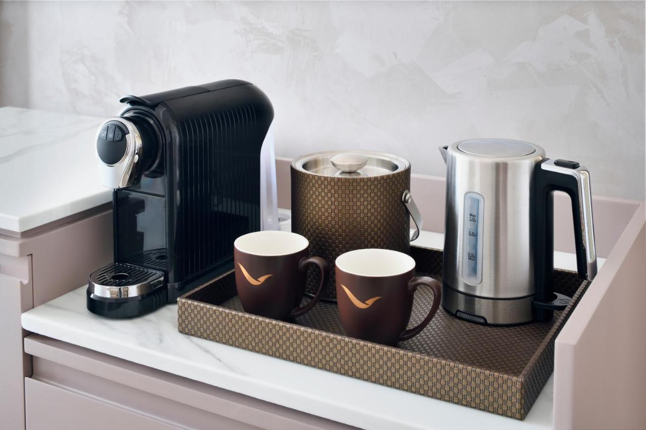 Movenpick Jumeirah Village Triangle Dubaj Zewnętrze zdjęcie A Nespresso coffee machine